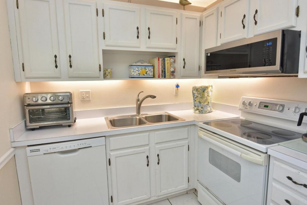 1225 NW 21st Street, Unit 203, Stuart, FL 34994 Photo
