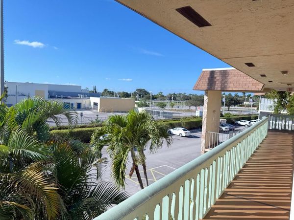 400 Village Green Circle W, Unit 304, Palm Springs, FL 33461