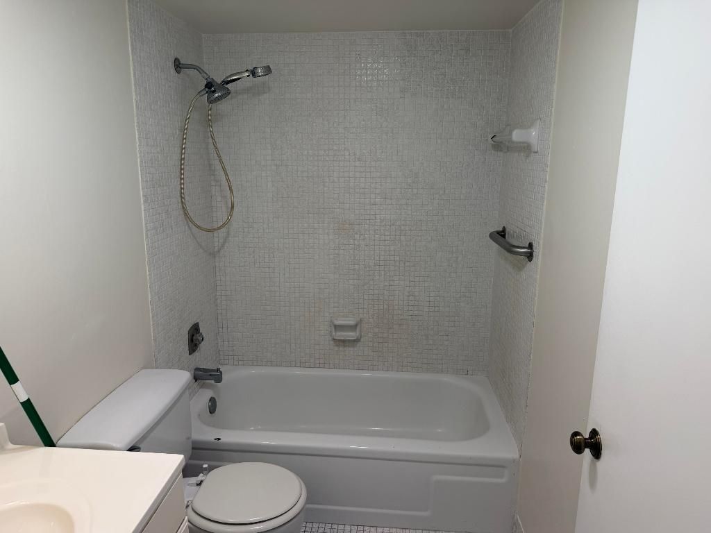 400 Village Green Circle W, Unit 304, Palm Springs, FL 33461 Photo