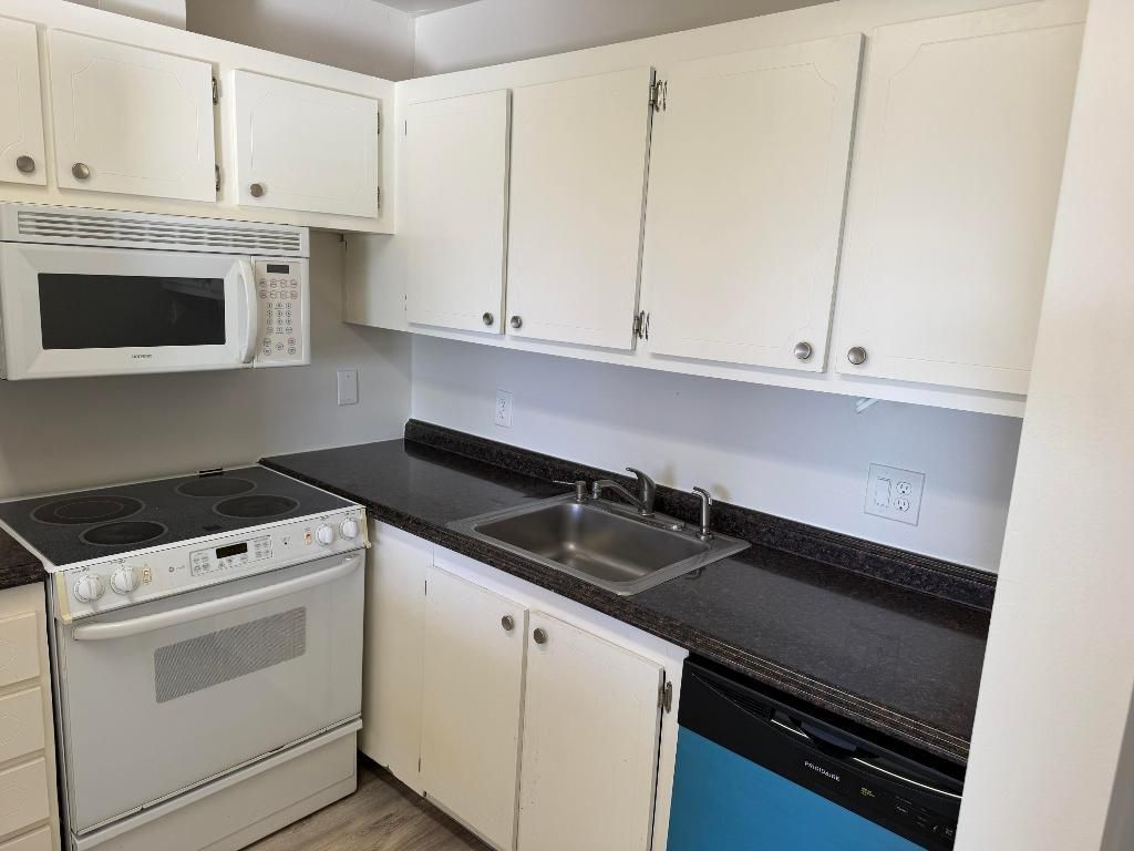 400 Village Green Circle W, Unit 304, Palm Springs, FL 33461 Photo