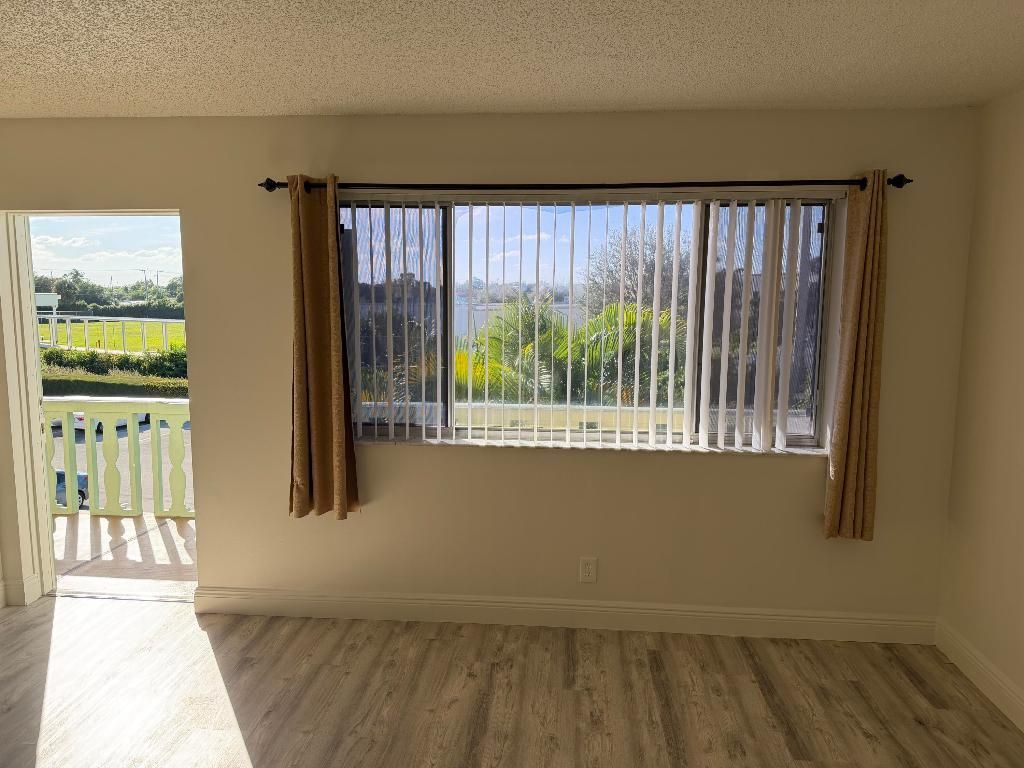 400 Village Green Circle W, Unit 304, Palm Springs, FL 33461 Photo
