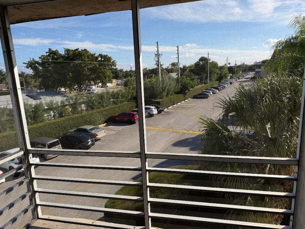 400 Village Green Circle W, Unit 304, Palm Springs, FL 33461 Photo