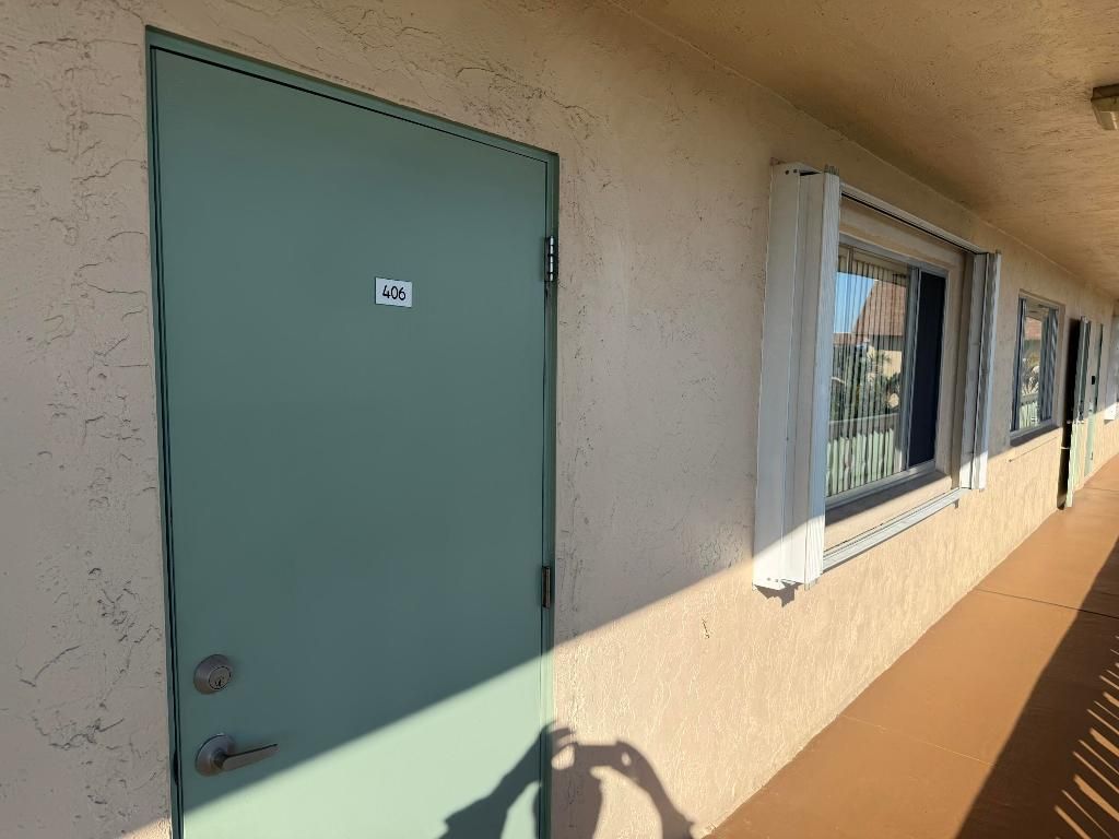 400 Village Green Circle W, Unit 304, Palm Springs, FL 33461 Photo