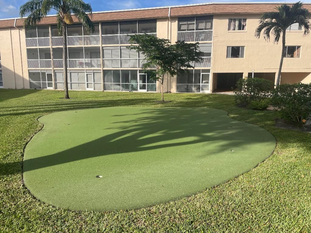 400 Village Green Circle W, Unit 304, Palm Springs, FL 33461 Photo