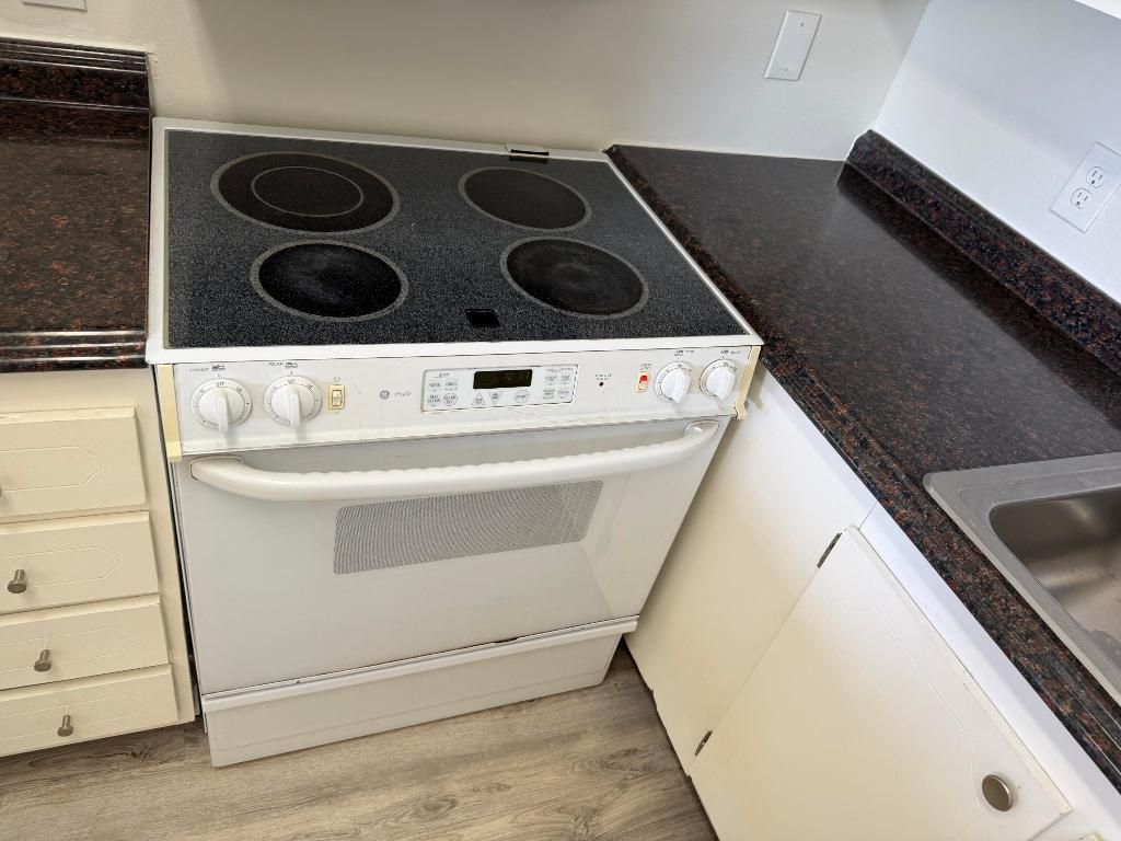 400 Village Green Circle W, Unit 304, Palm Springs, FL 33461 Photo