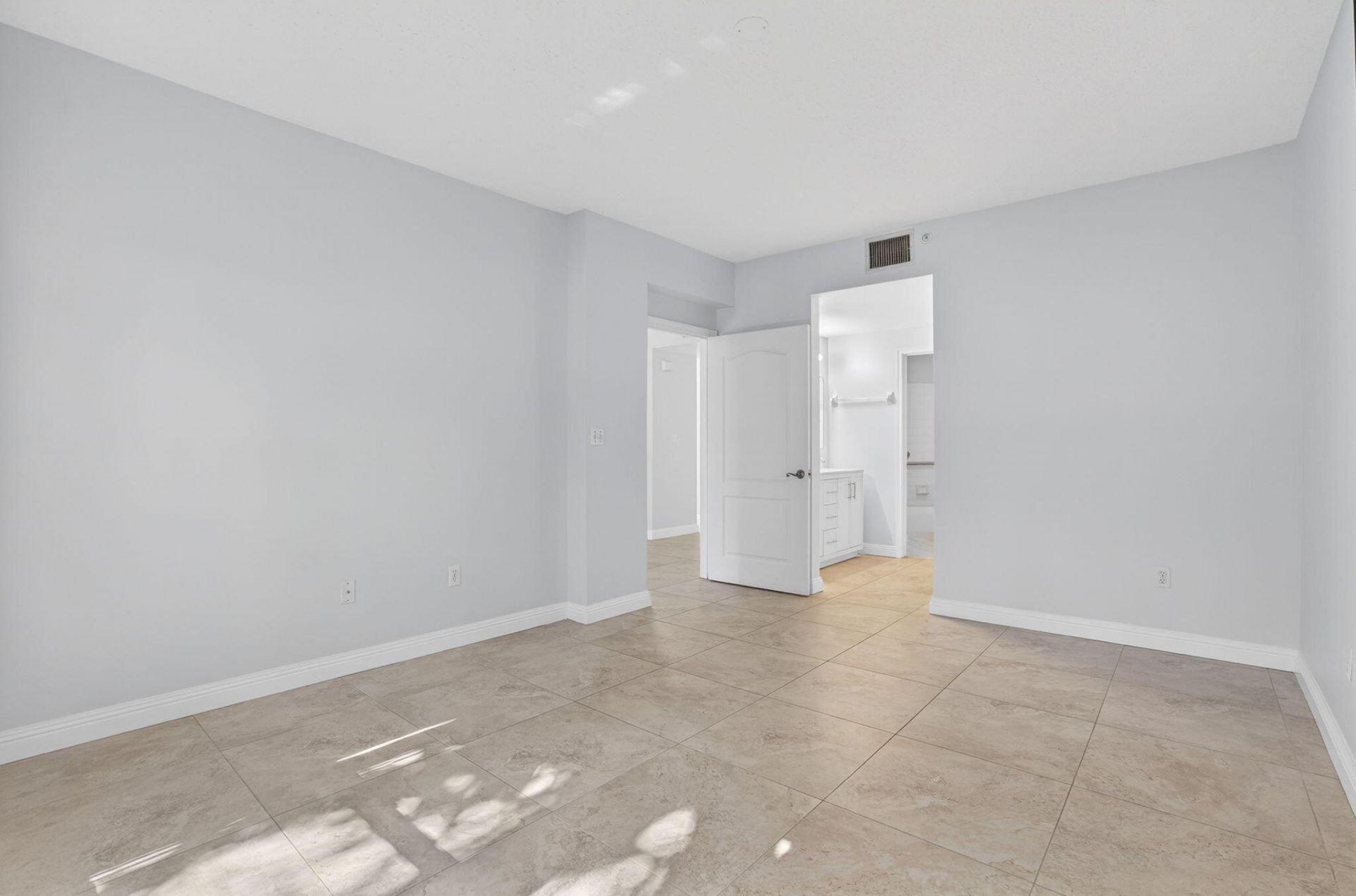 800 Uno Lago Drive, Unit 102, Juno Beach, FL 33408 Photo