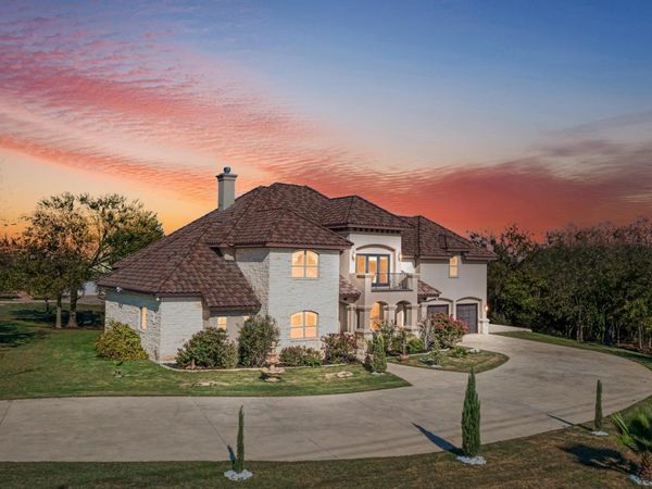 104 Spring Valley ST, Hutto, TX 78634