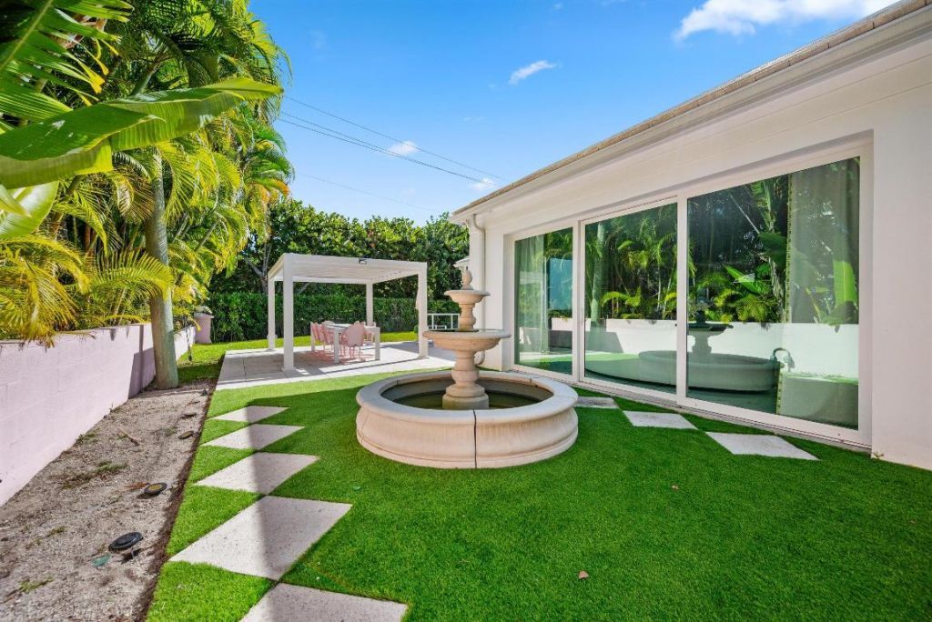 201 Bahama Lane, Palm Beach, FL 33480 Photo