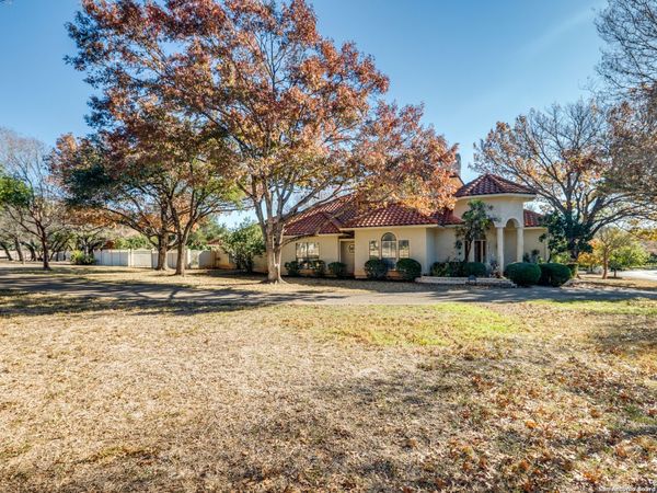 104 S Warbler Way, Shavano Park, TX 78231