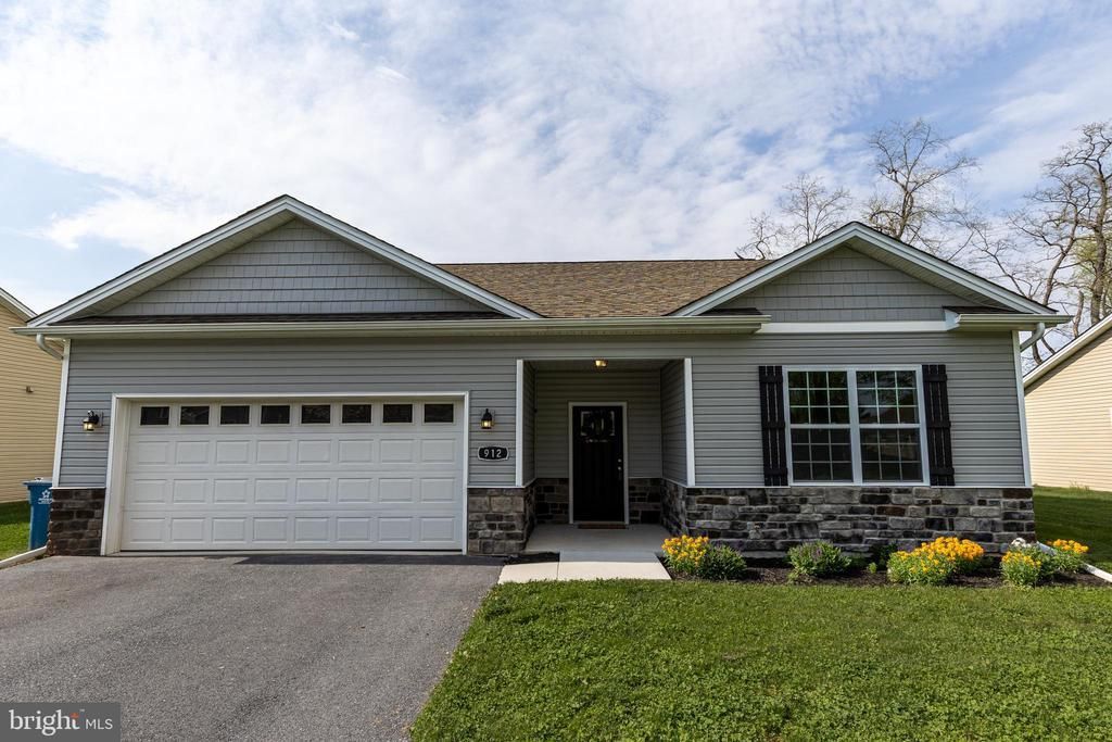 912 Cavalry Street, Carlisle, PA 17013 Main Photo
