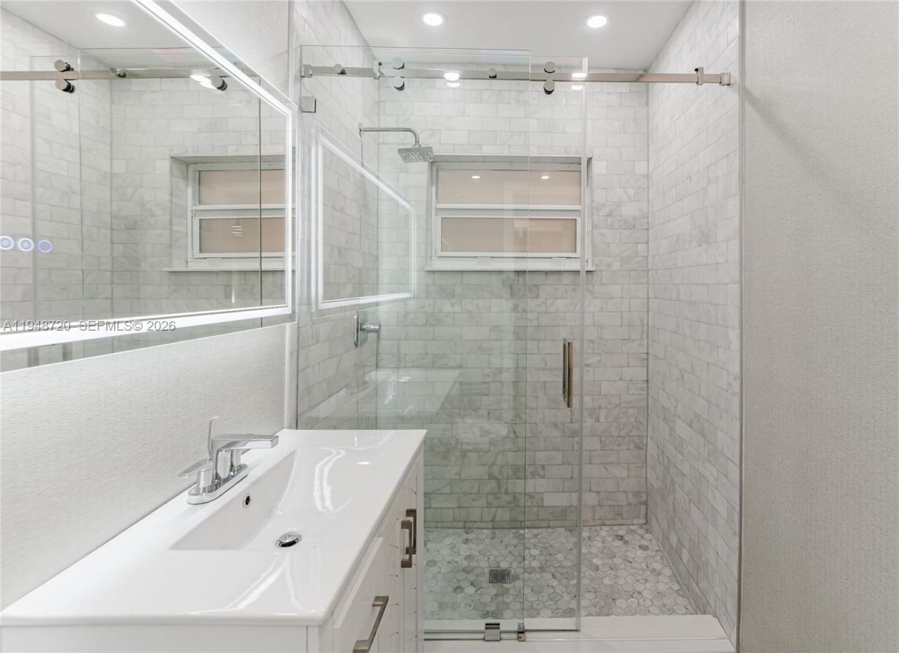 4201 Indian Creek Dr , Unit 9, Miami Beach, FL 33140 Photo