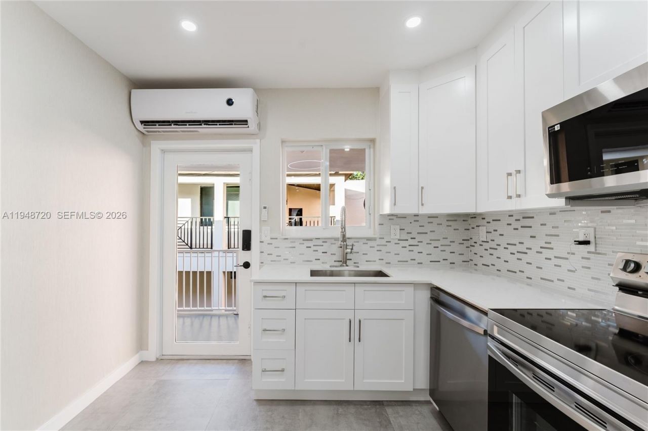 4201 Indian Creek Dr , Unit 9, Miami Beach, FL 33140 Photo