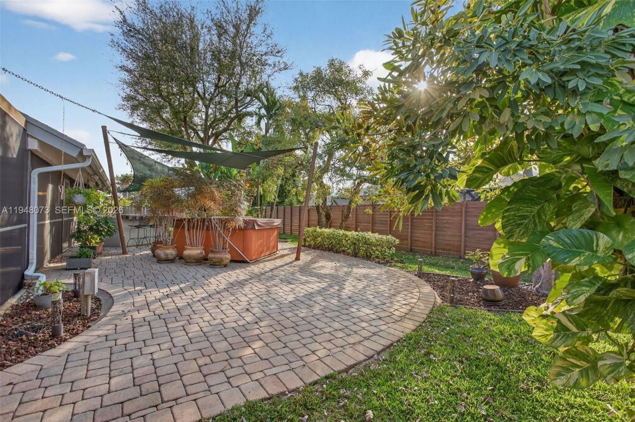 137 E Palm Dr, Margate, FL 33063 Photo