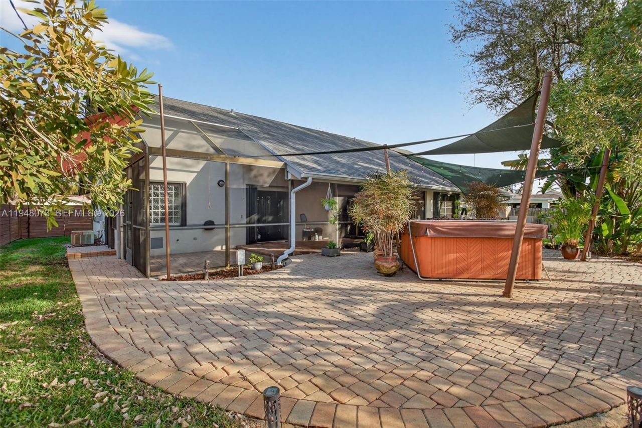 137 E Palm Dr, Margate, FL 33063 Photo