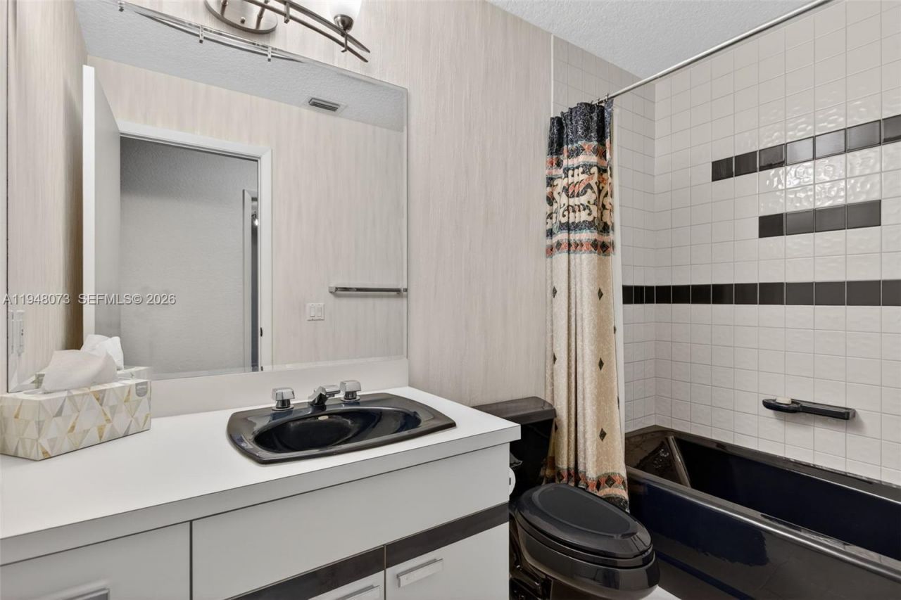 137 E Palm Dr, Margate, FL 33063 Photo