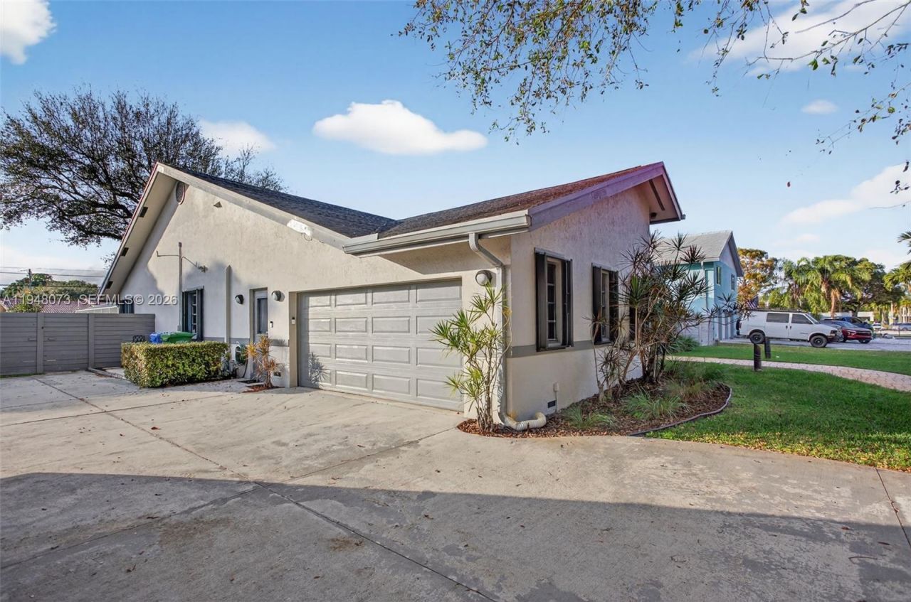 137 E Palm Dr, Margate, FL 33063 Photo