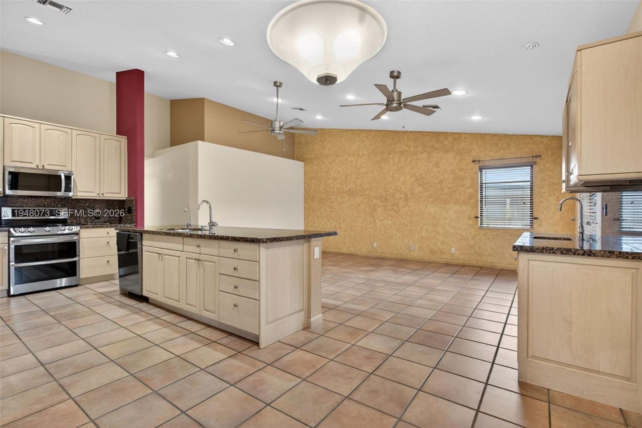 137 E Palm Dr, Margate, FL 33063 Photo