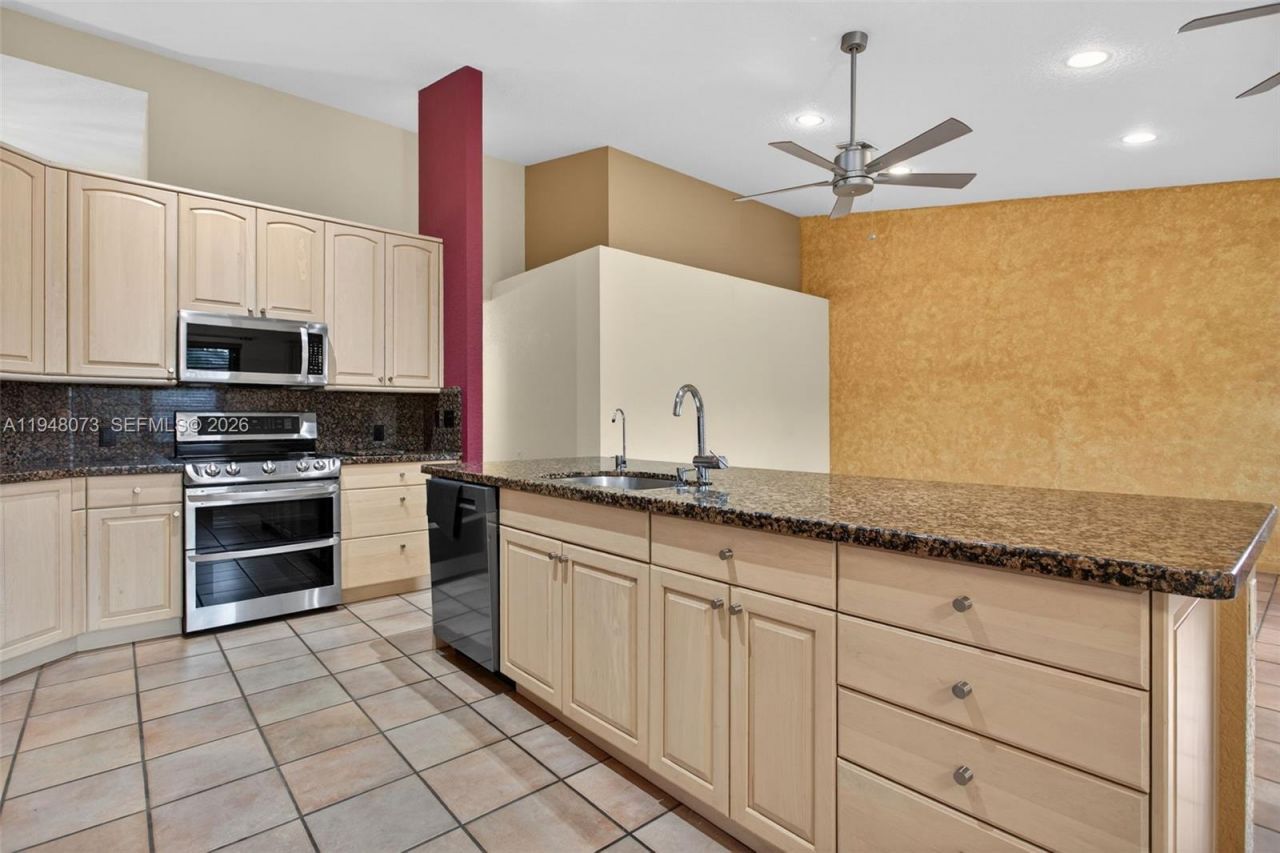 137 E Palm Dr, Margate, FL 33063 Photo