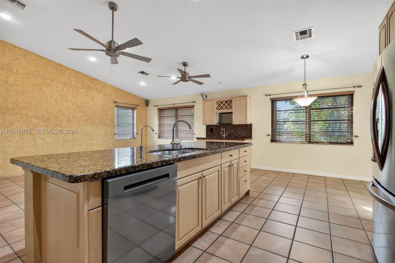 137 E Palm Dr, Margate, FL 33063 Photo