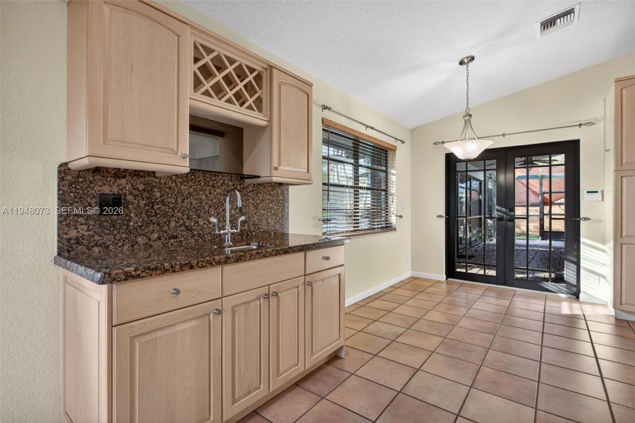 137 E Palm Dr, Margate, FL 33063 Photo