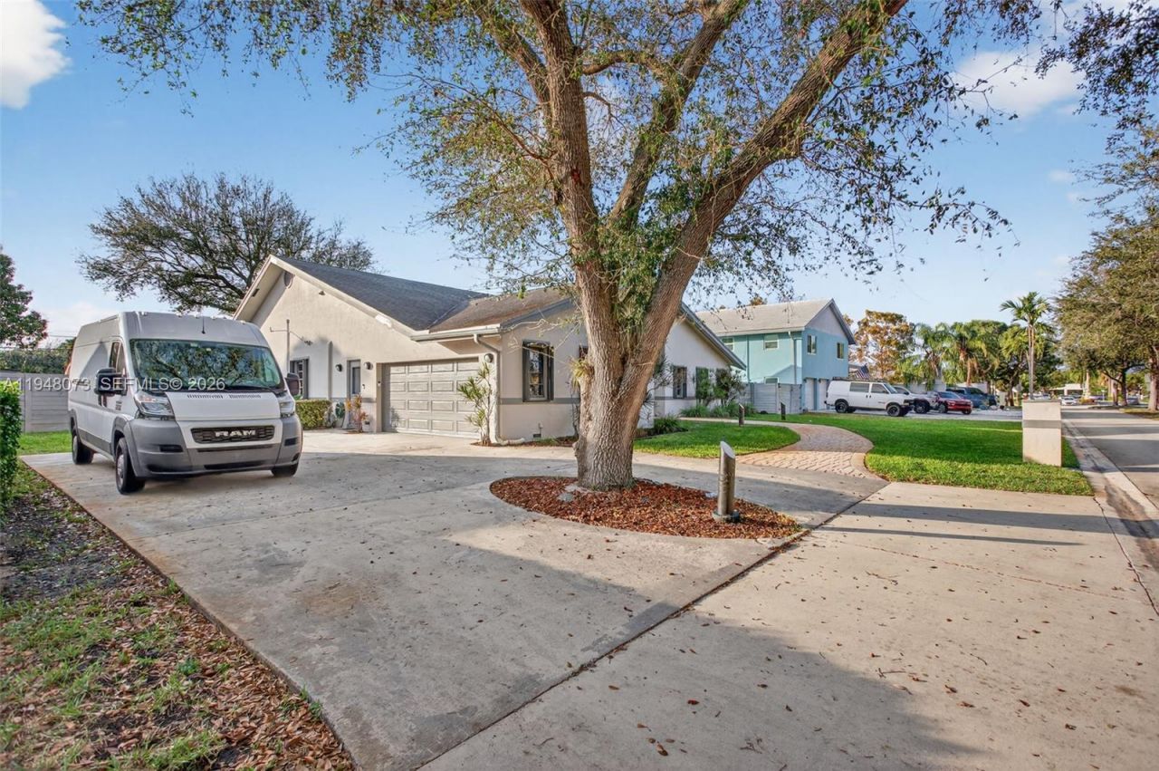 137 E Palm Dr, Margate, FL 33063 Photo