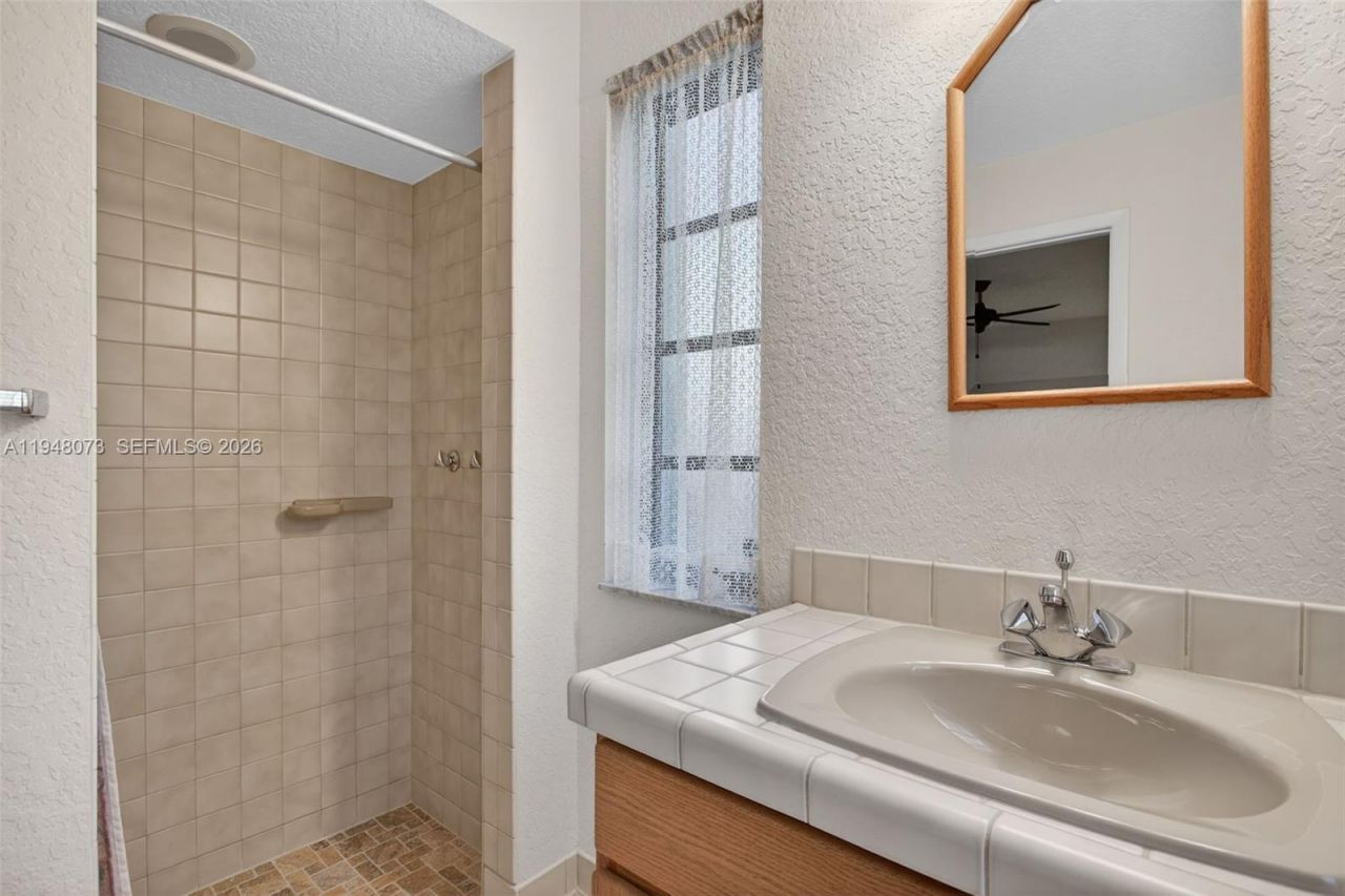 137 E Palm Dr, Margate, FL 33063 Photo