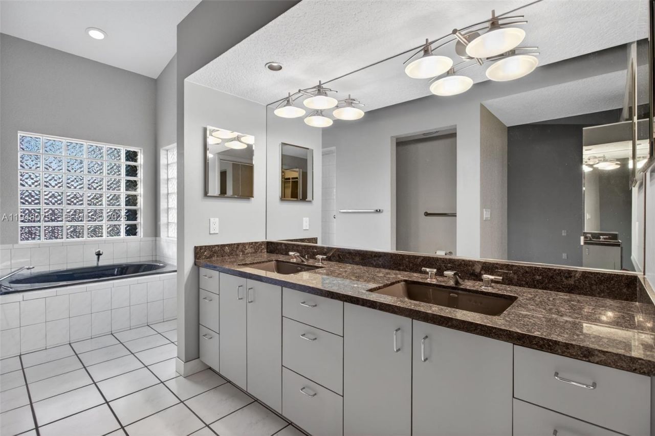 137 E Palm Dr, Margate, FL 33063 Photo