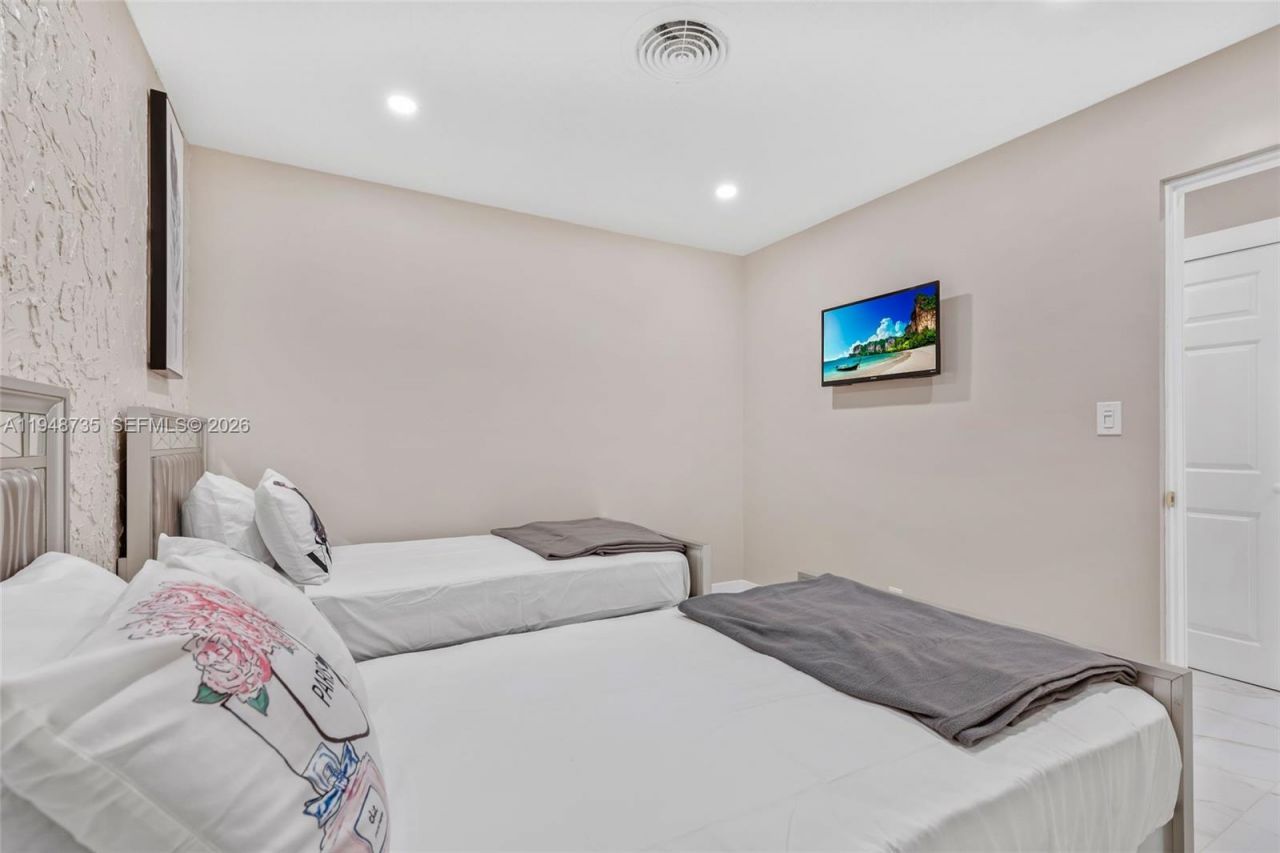 1960 Coral Reef Dr, Lauderdale by the Sea, FL 33062 Photo