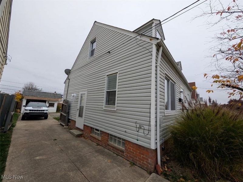 15522 Turney Road, Maple Heights, OH 44137 Photo 2