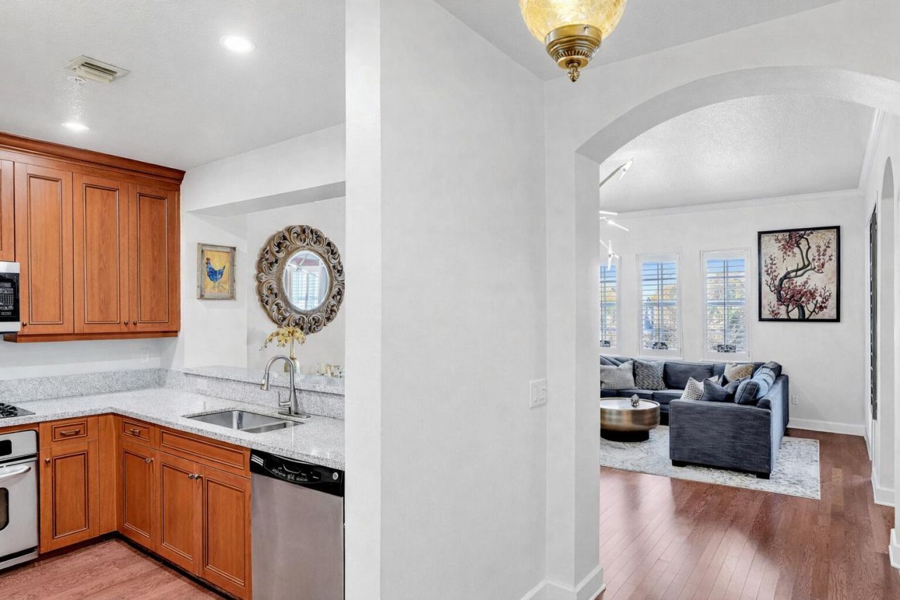 200 NE 2nd Avenue, Unit 310, Delray Beach, FL 33444 Photo