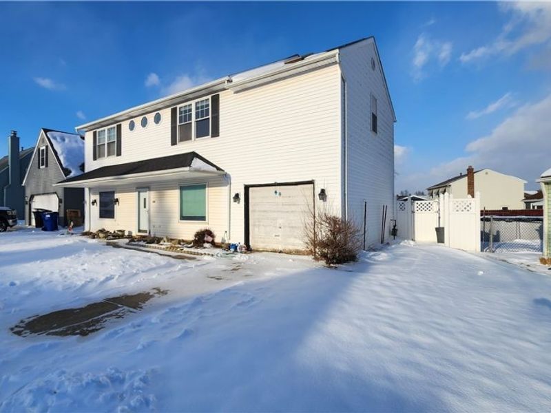 858 Marcie Drive, Cleveland, OH 44109 Photo 2