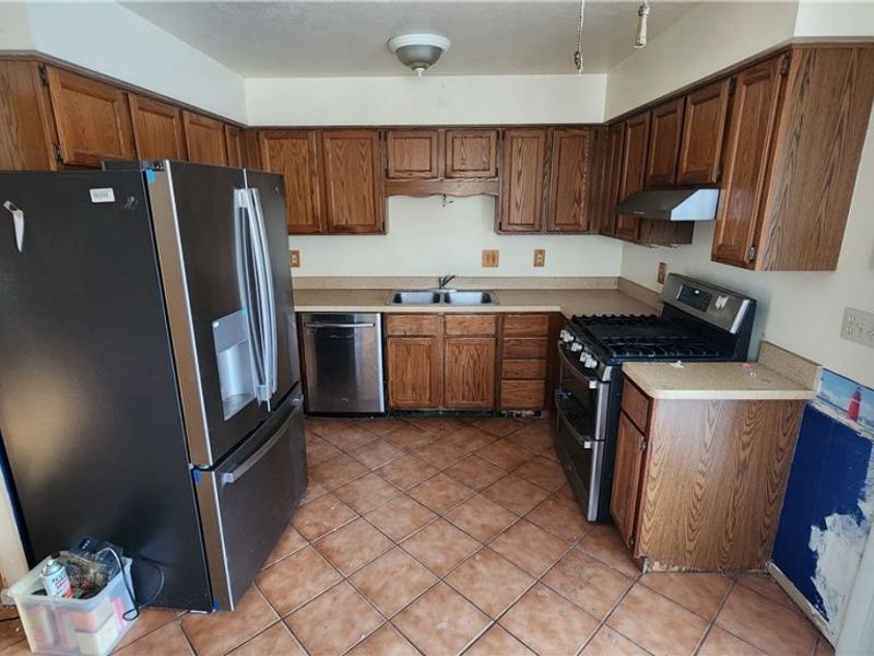 858 Marcie Drive, Cleveland, OH 44109 Photo 3