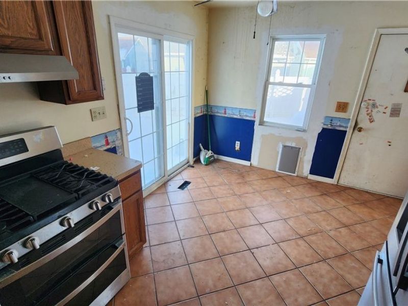 858 Marcie Drive, Cleveland, OH 44109 Photo 4