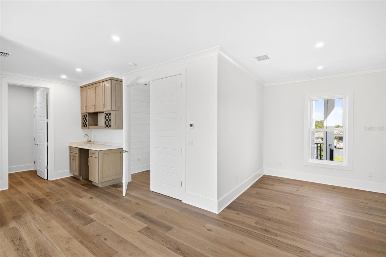 2050 Hawaii Avenue Ne, Saint Petersburg, FL 33703 Photo