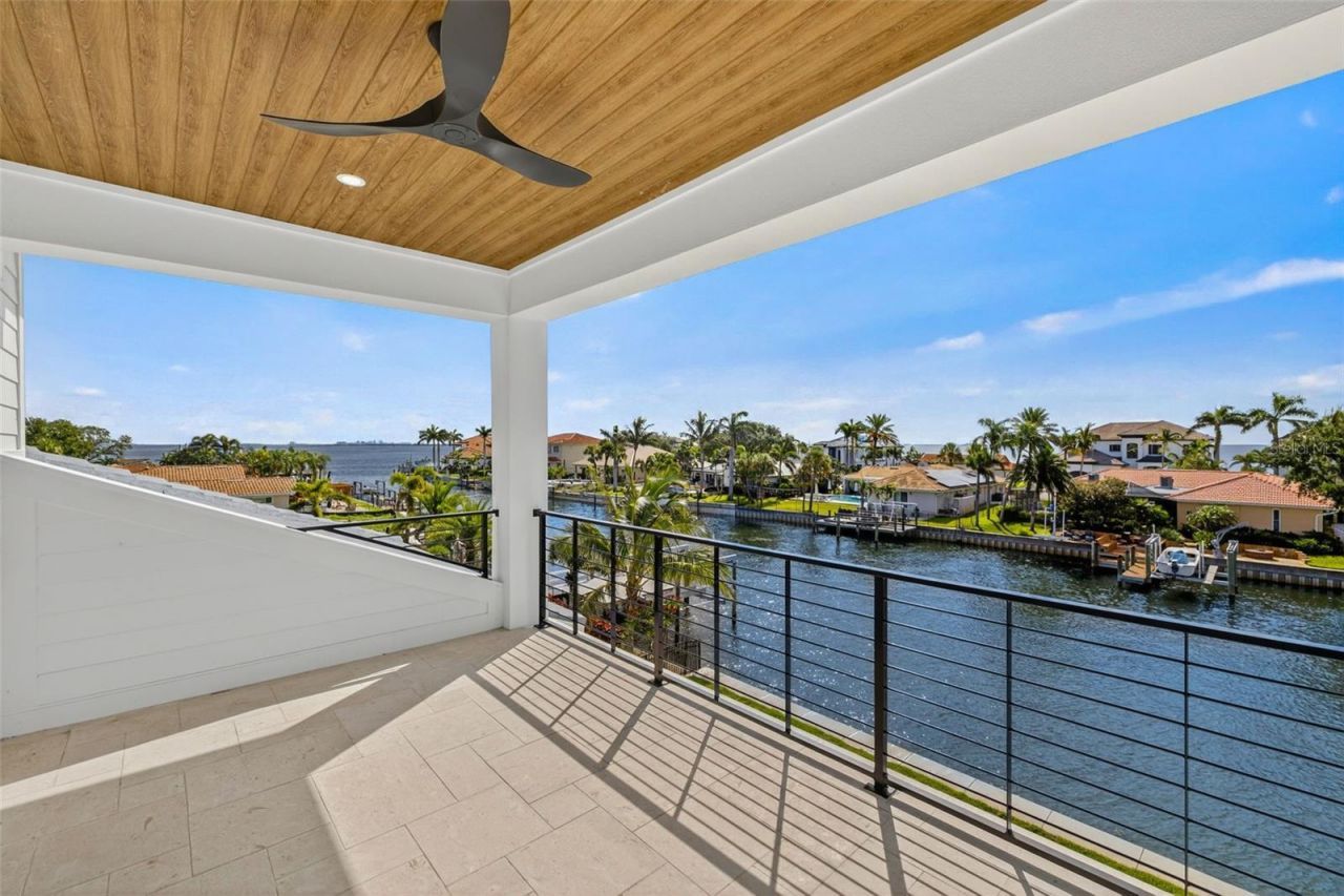 2050 Hawaii Avenue Ne, Saint Petersburg, FL 33703 Photo