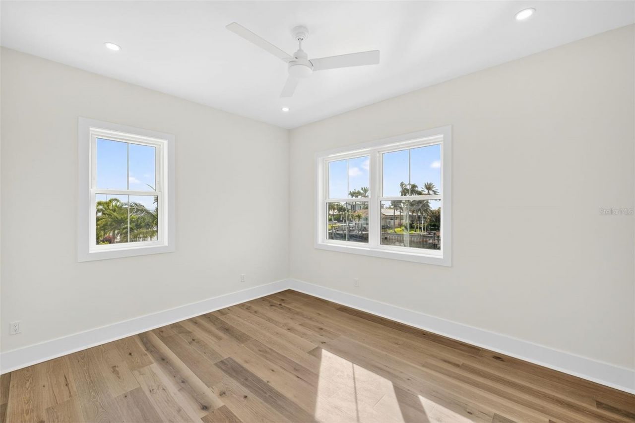 2050 Hawaii Avenue Ne, Saint Petersburg, FL 33703 Photo