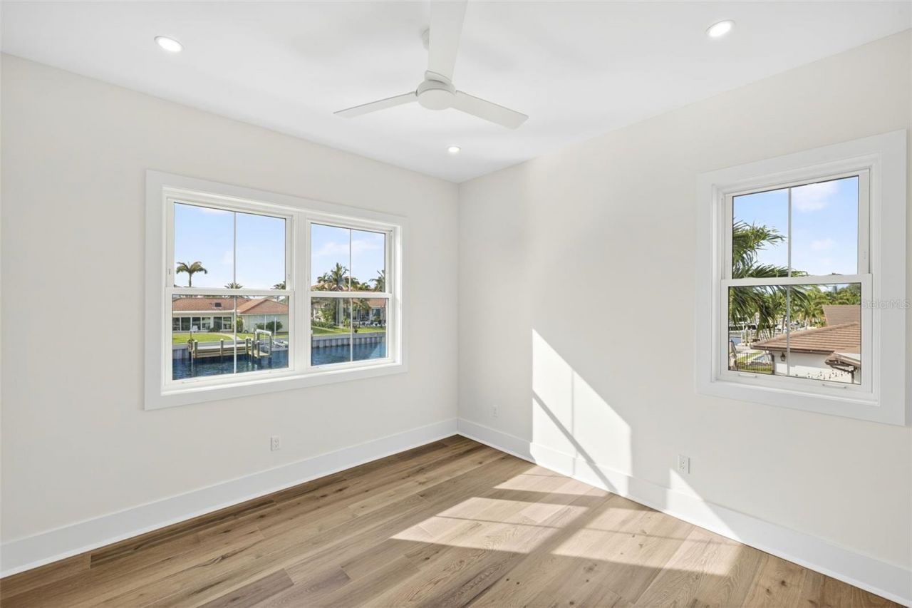 2050 Hawaii Avenue Ne, Saint Petersburg, FL 33703 Photo