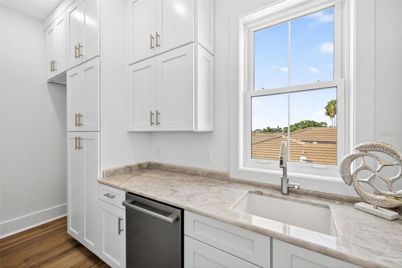 2050 Hawaii Avenue Ne, Saint Petersburg, FL 33703 Photo