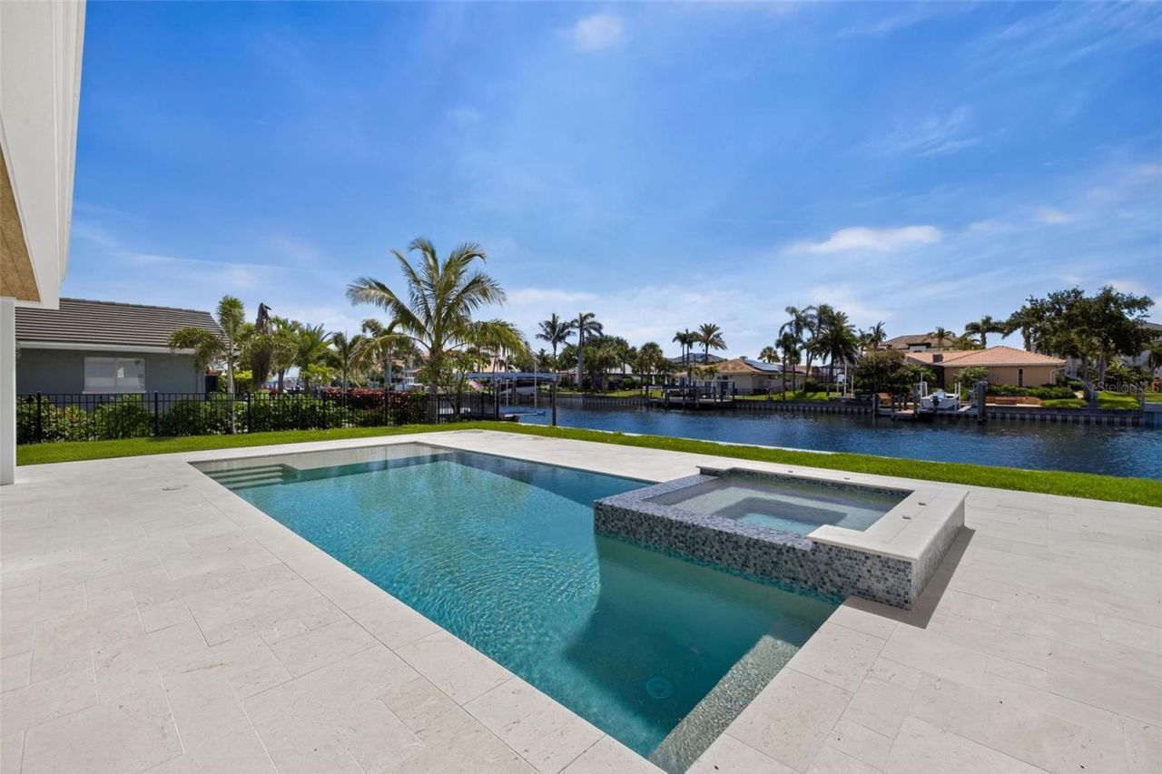 2050 Hawaii Avenue Ne, Saint Petersburg, FL 33703 Photo