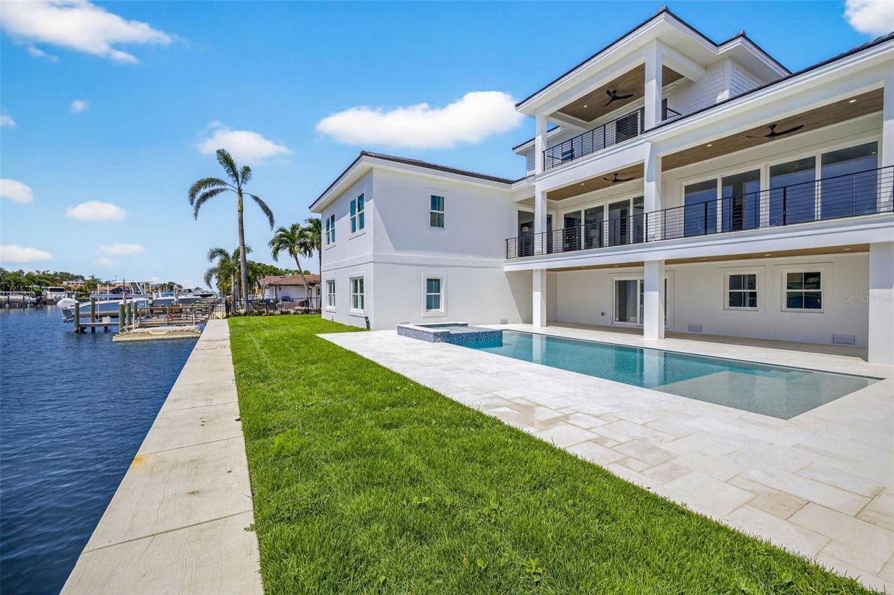 2050 Hawaii Avenue Ne, Saint Petersburg, FL 33703 Photo