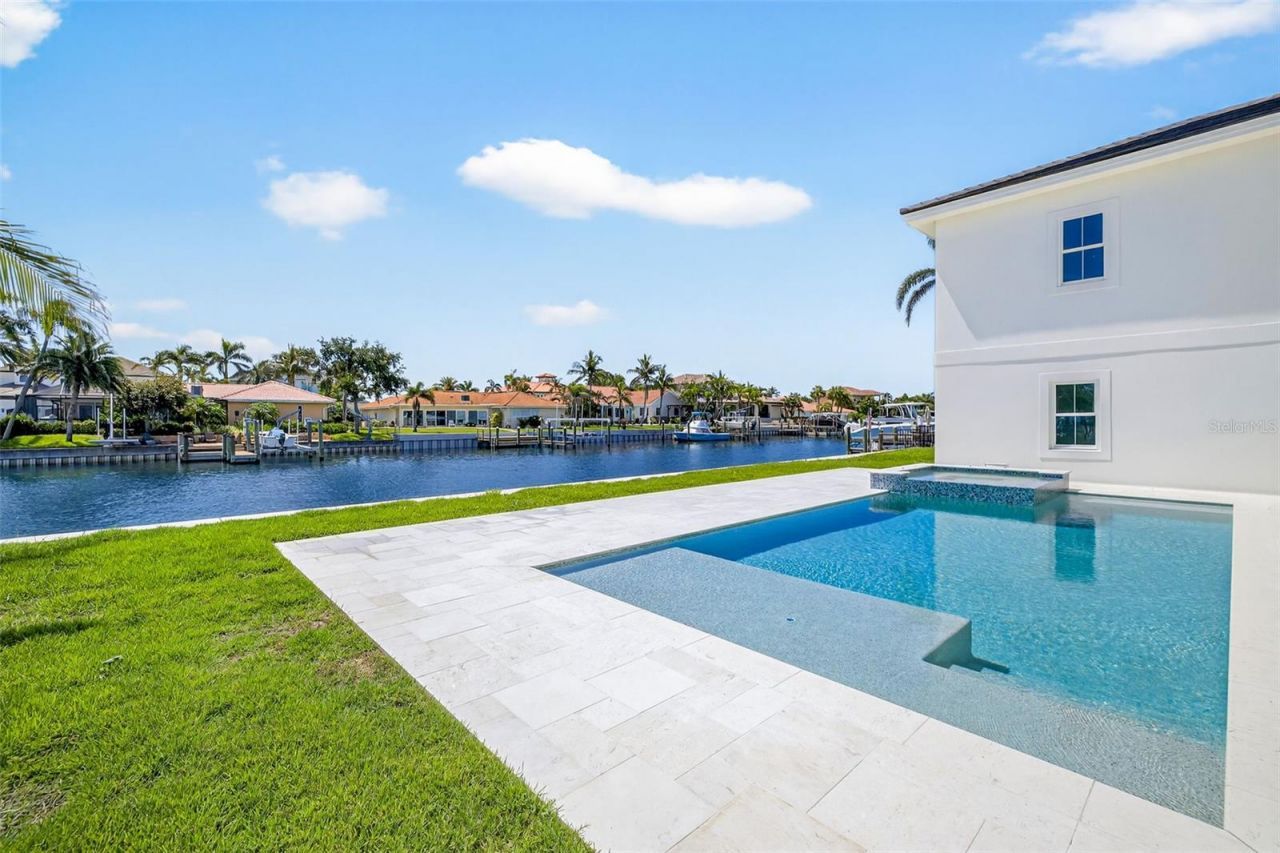 2050 Hawaii Avenue Ne, Saint Petersburg, FL 33703 Photo