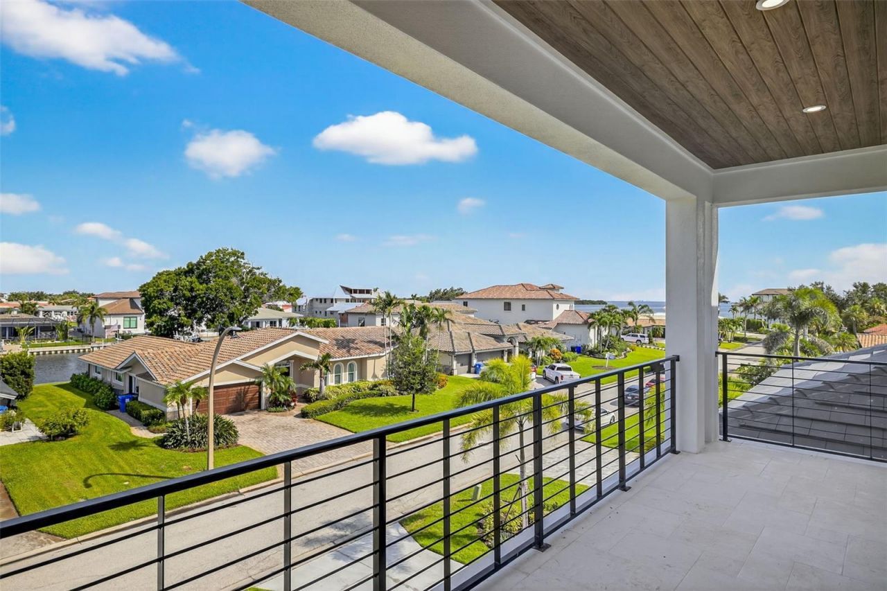 2050 Hawaii Avenue Ne, Saint Petersburg, FL 33703 Photo