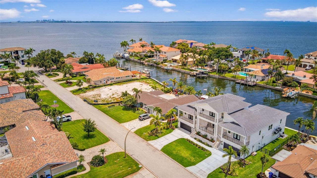 2050 Hawaii Avenue Ne, Saint Petersburg, FL 33703 Photo