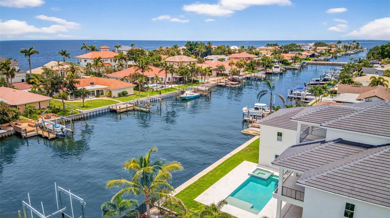 2050 Hawaii Avenue Ne, Saint Petersburg, FL 33703 Photo