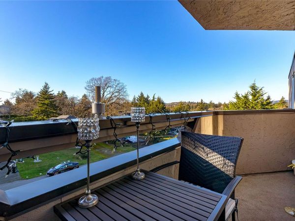 3800 Quadra St, Unit 405, Saanich, BC V8X 1H8