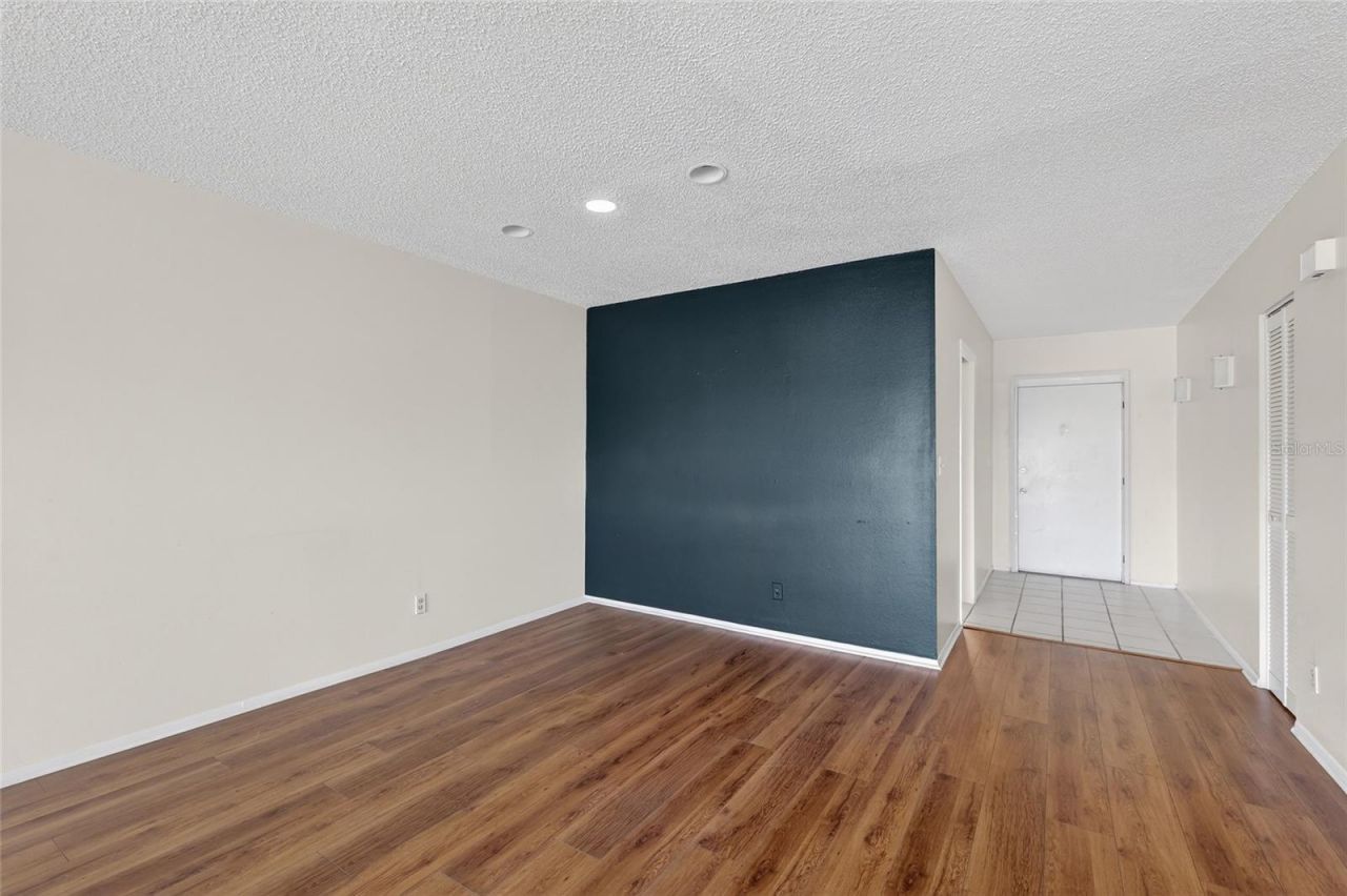 7880 Palm Aire Lane, Unit 205, Sarasota, FL 34243 Photo