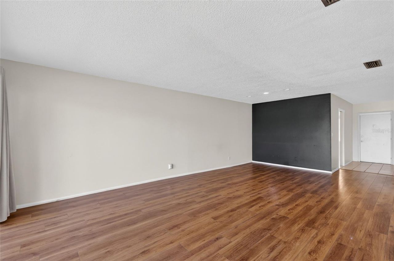 7880 Palm Aire Lane, Unit 205, Sarasota, FL 34243 Photo