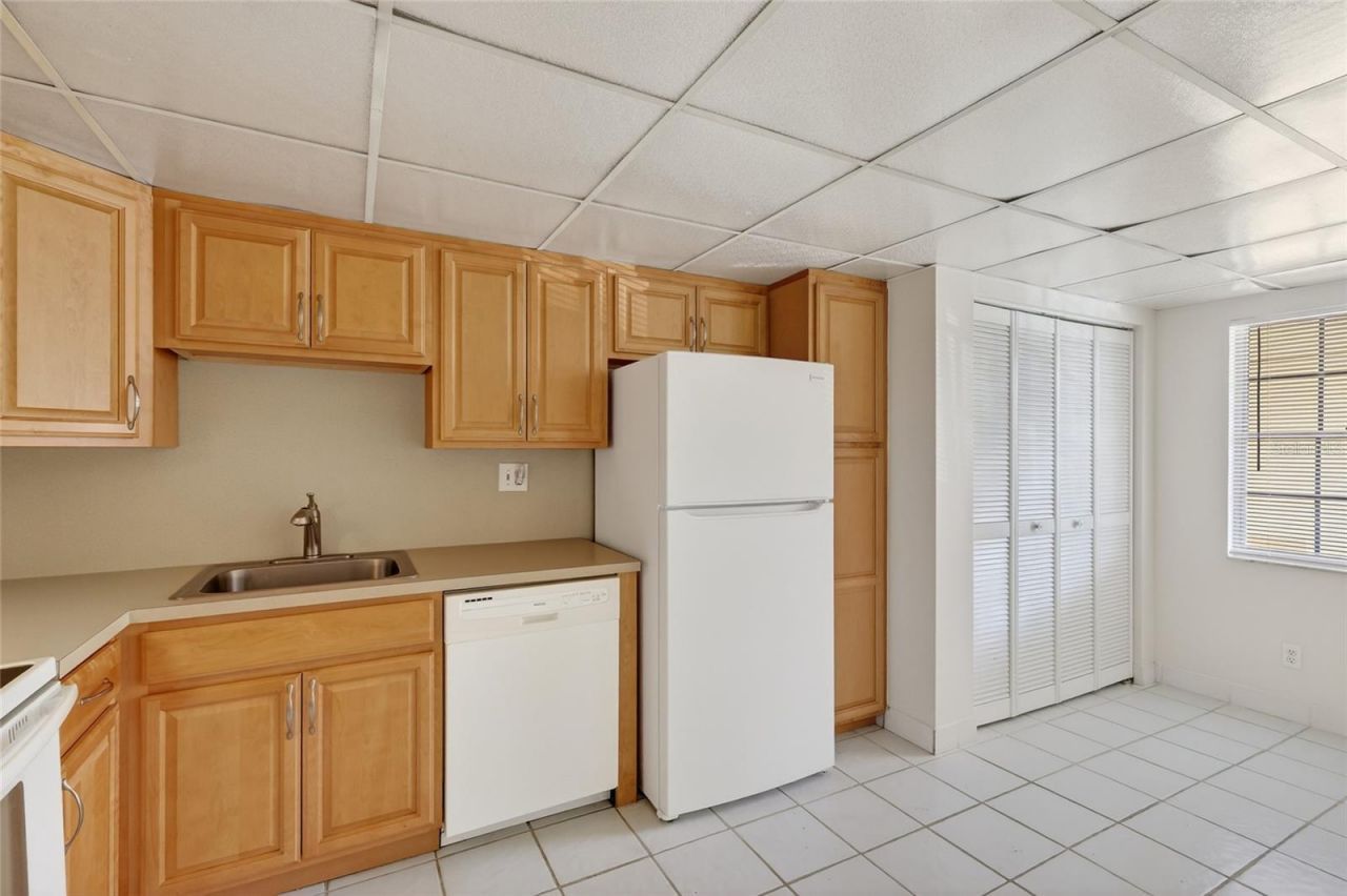 7880 Palm Aire Lane, Unit 205, Sarasota, FL 34243 Photo