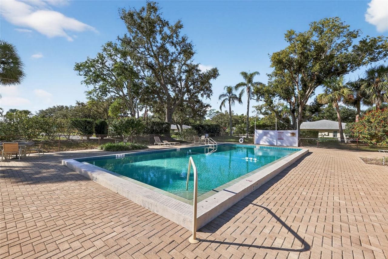 7880 Palm Aire Lane, Unit 205, Sarasota, FL 34243 Photo