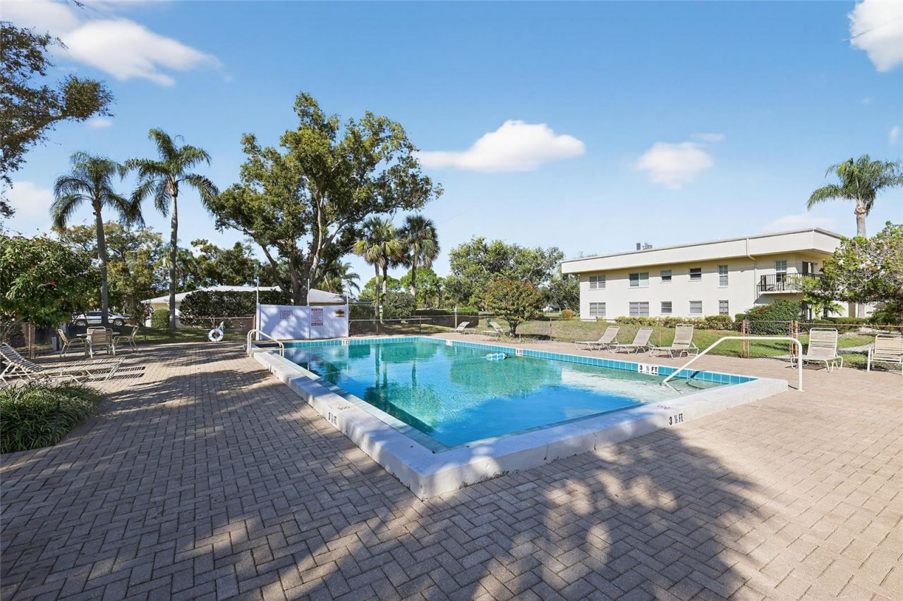 7880 Palm Aire Lane, Unit 205, Sarasota, FL 34243 Photo